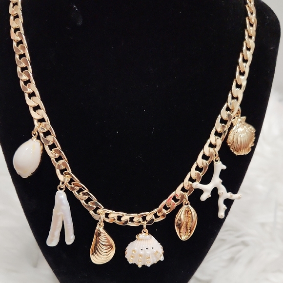 🔹House Of Harlow🔹️ 1960 Gold Charm 18" Natural Shell Freshwater Pearl Necklace - Picture 3 of 13
